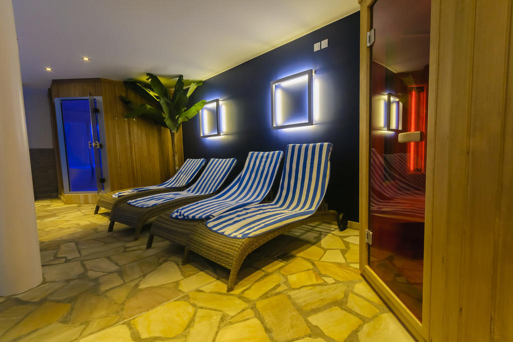Pracha Hotel 3*